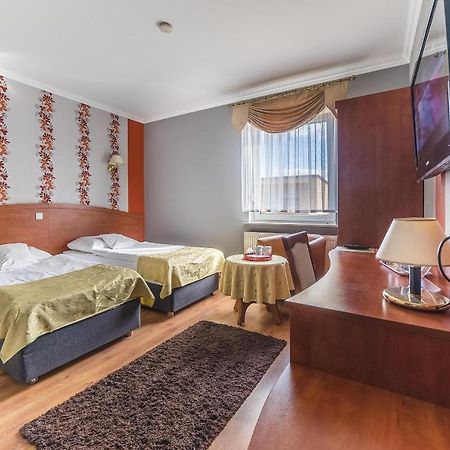 Hotel Doris Oborniki Buitenkant foto