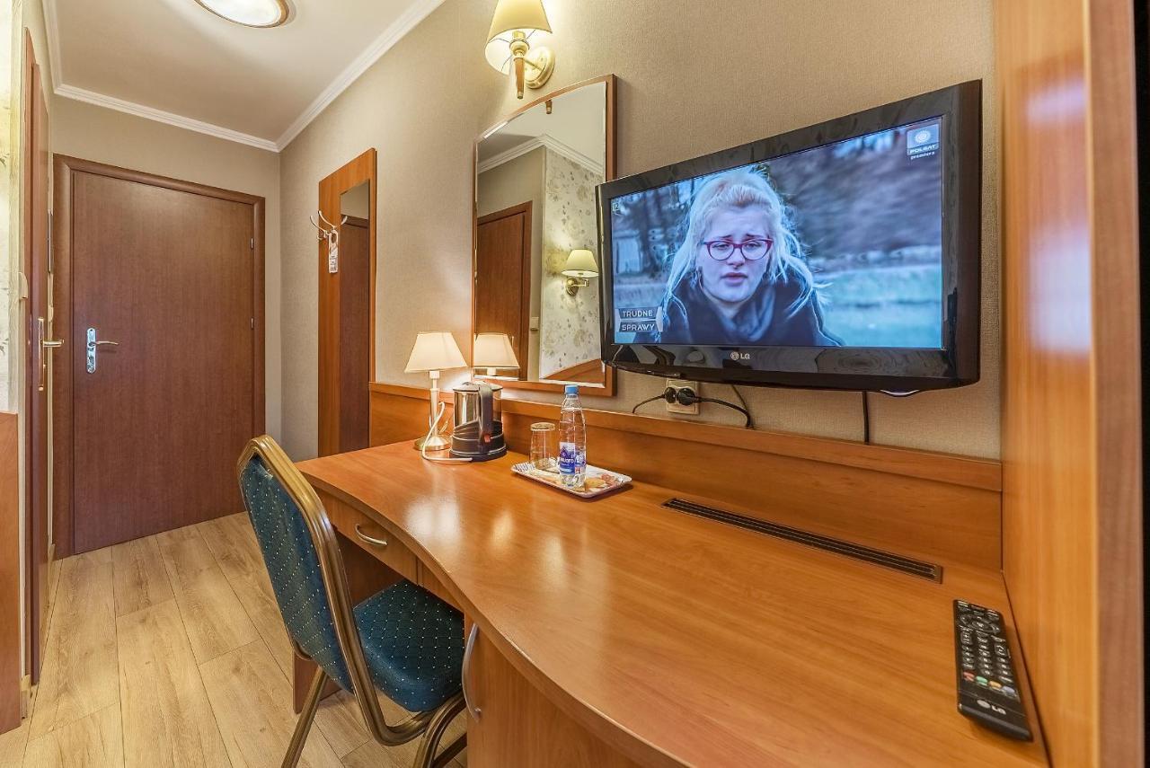 Hotel Doris Oborniki Buitenkant foto