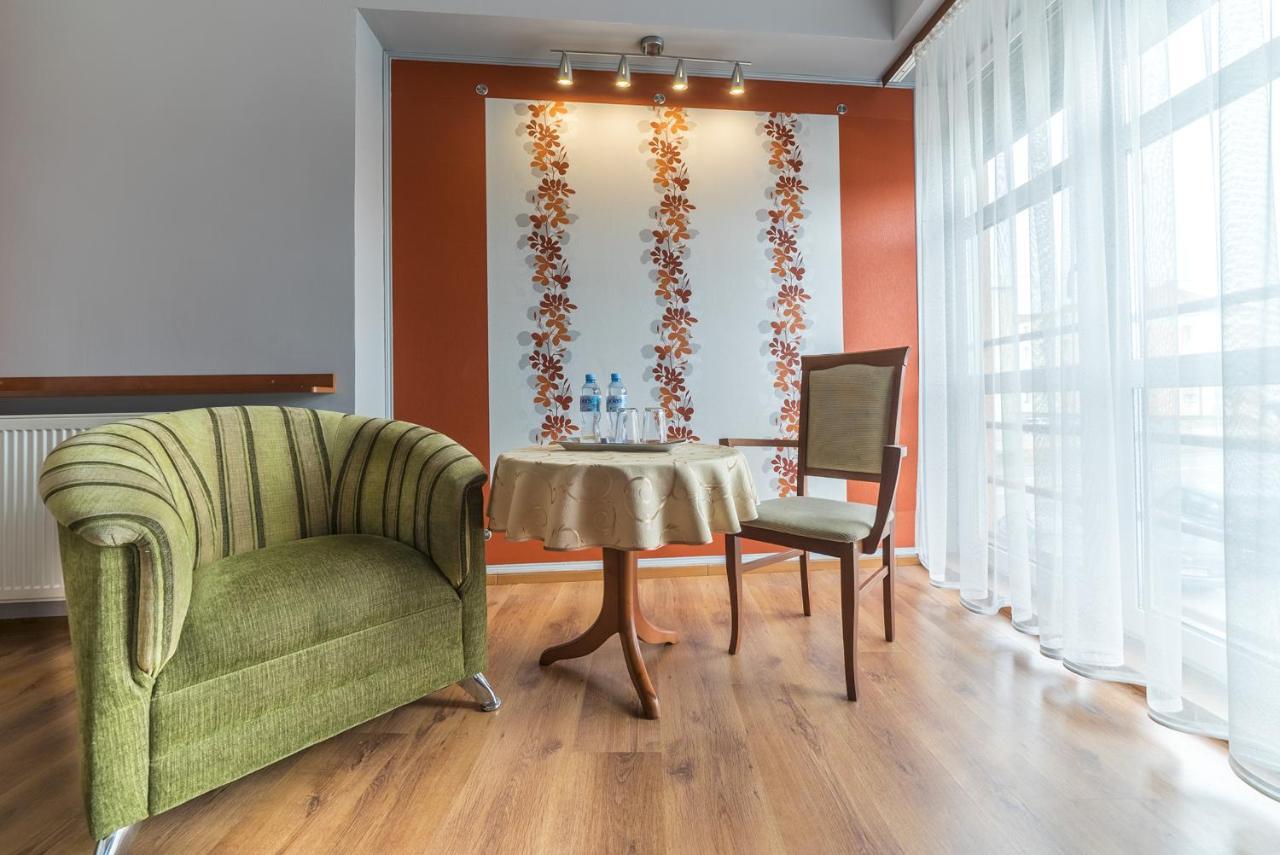 Hotel Doris Oborniki Buitenkant foto