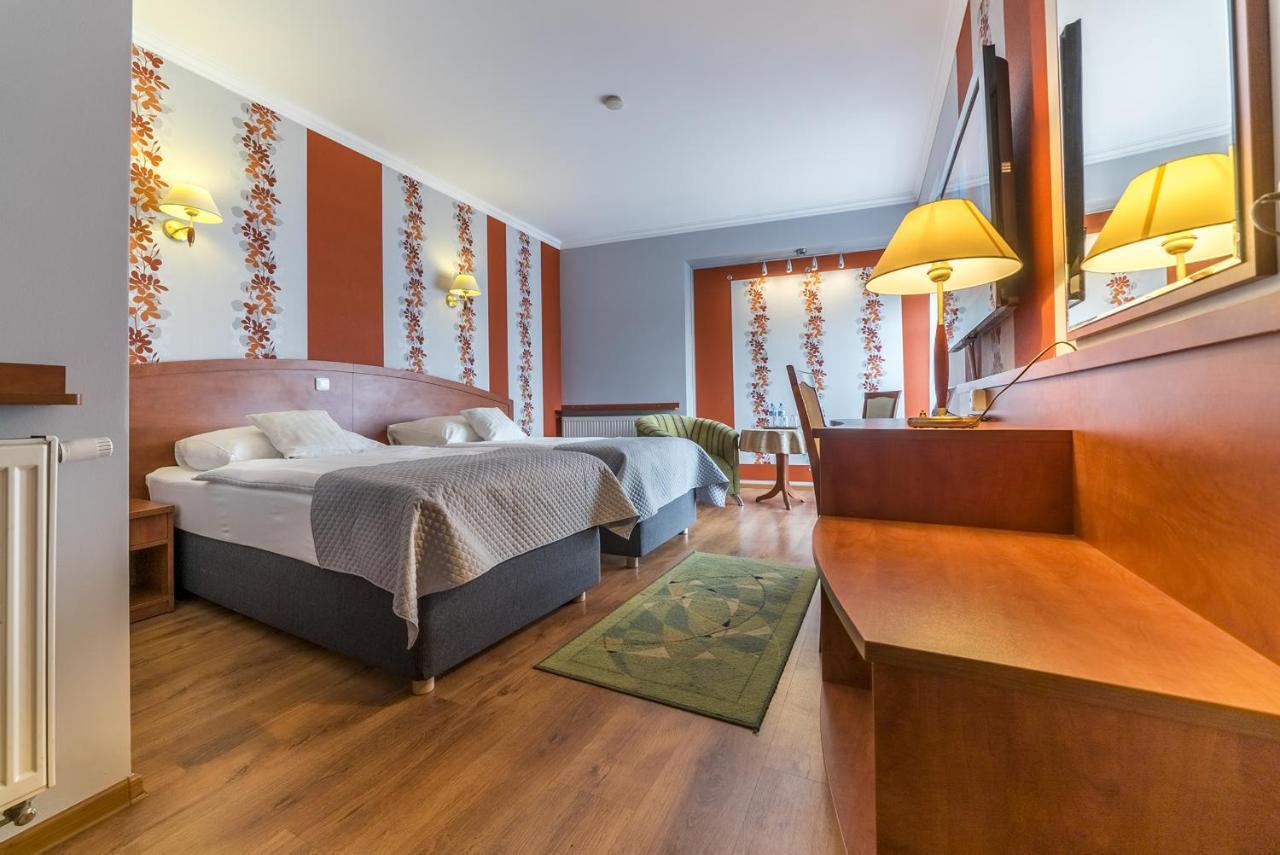 Hotel Doris Oborniki Buitenkant foto