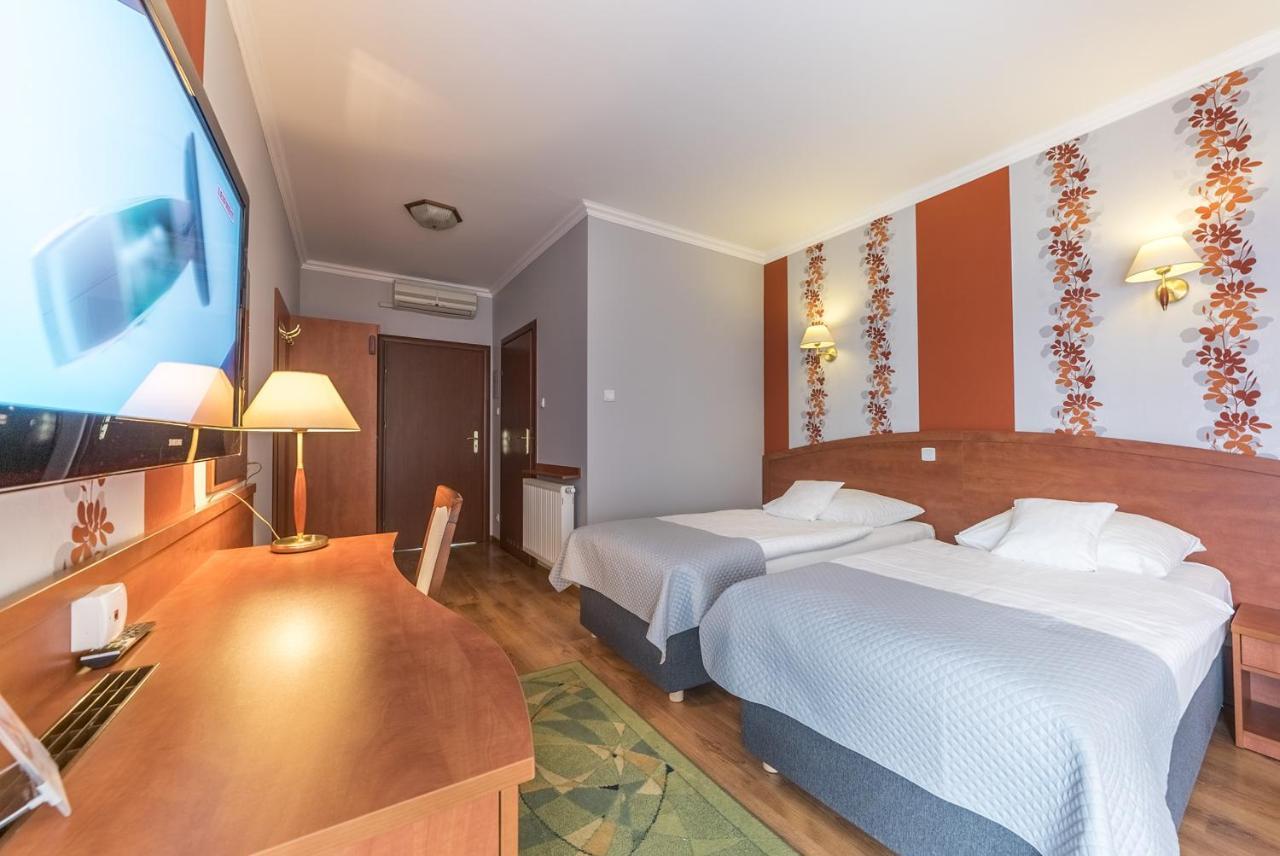 Hotel Doris Oborniki Buitenkant foto