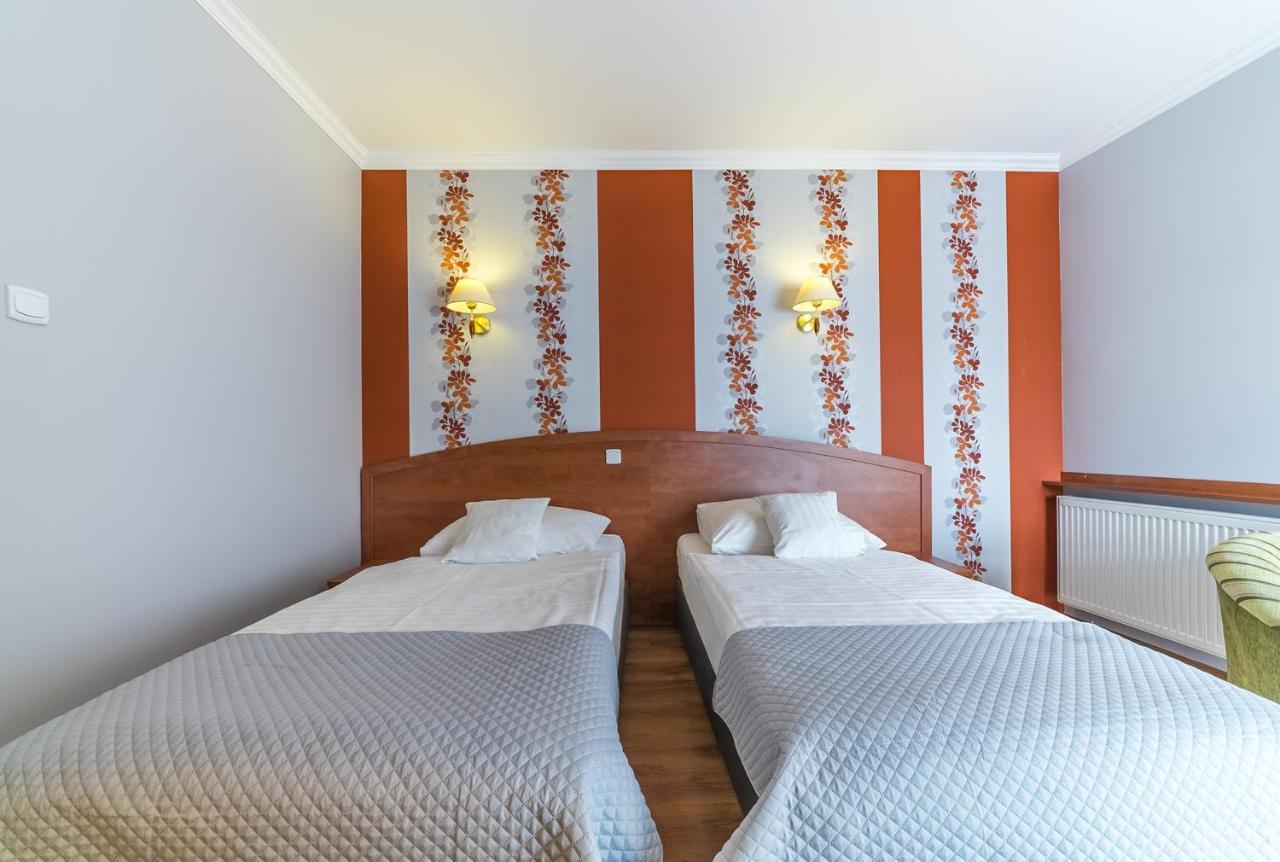 Hotel Doris Oborniki Buitenkant foto