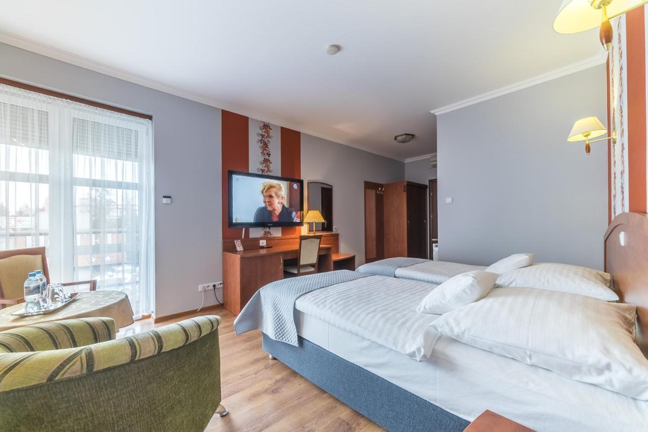 Hotel Doris Oborniki Buitenkant foto