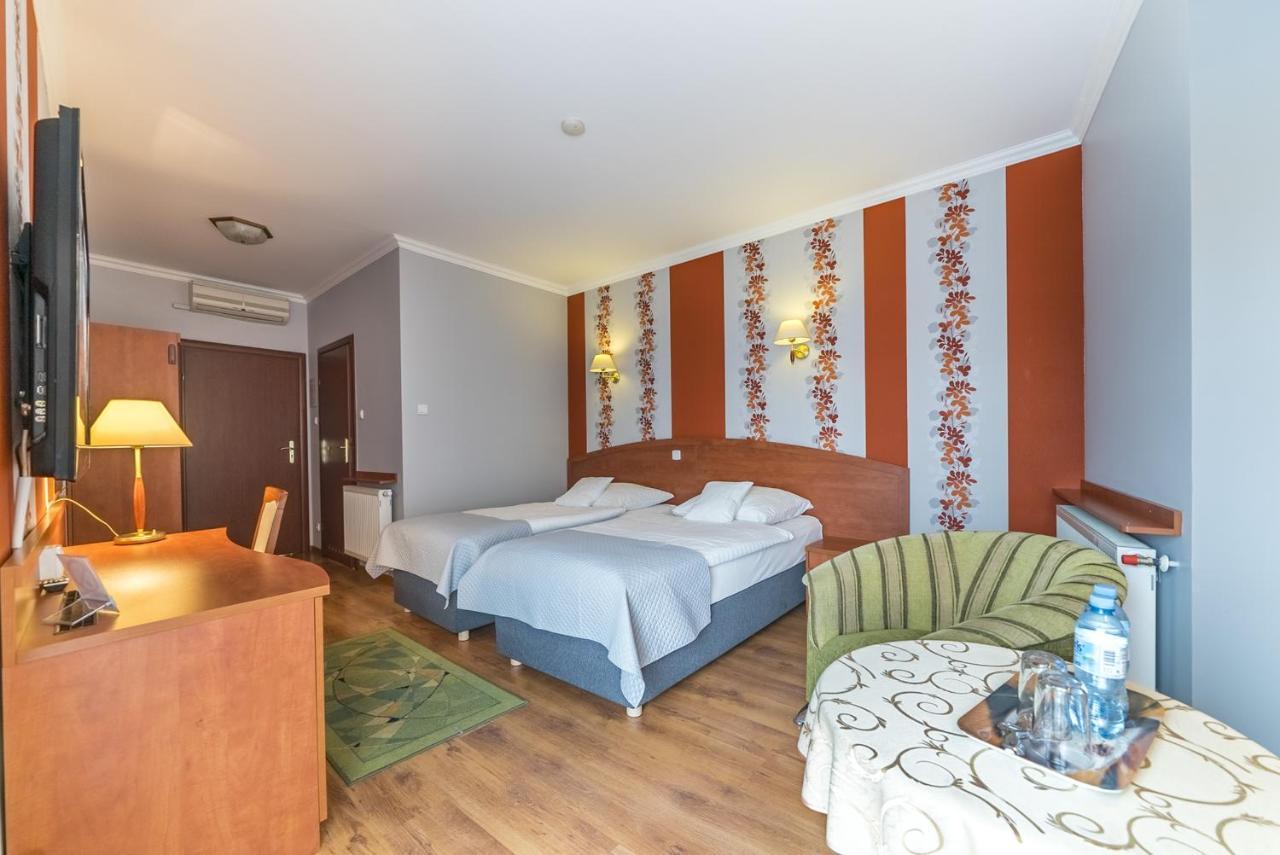Hotel Doris Oborniki Buitenkant foto