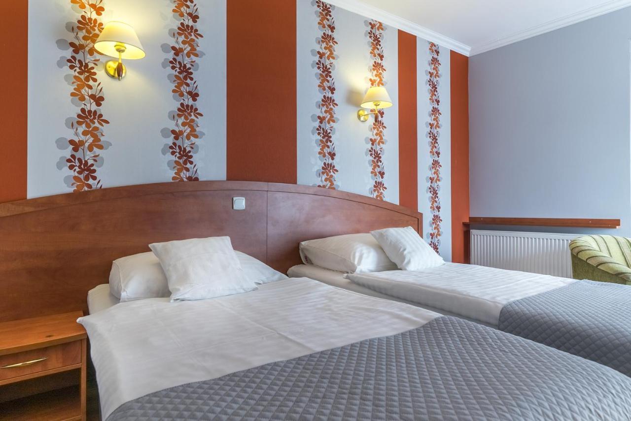 Hotel Doris Oborniki Buitenkant foto