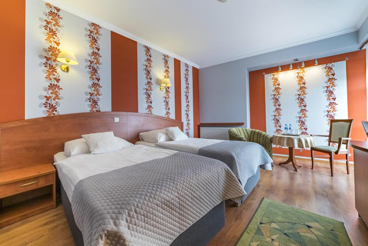 Hotel Doris Oborniki Buitenkant foto