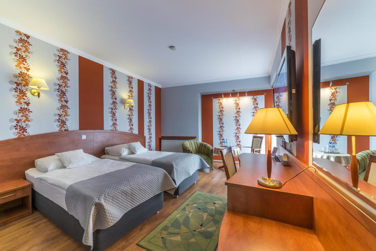 Hotel Doris Oborniki Buitenkant foto