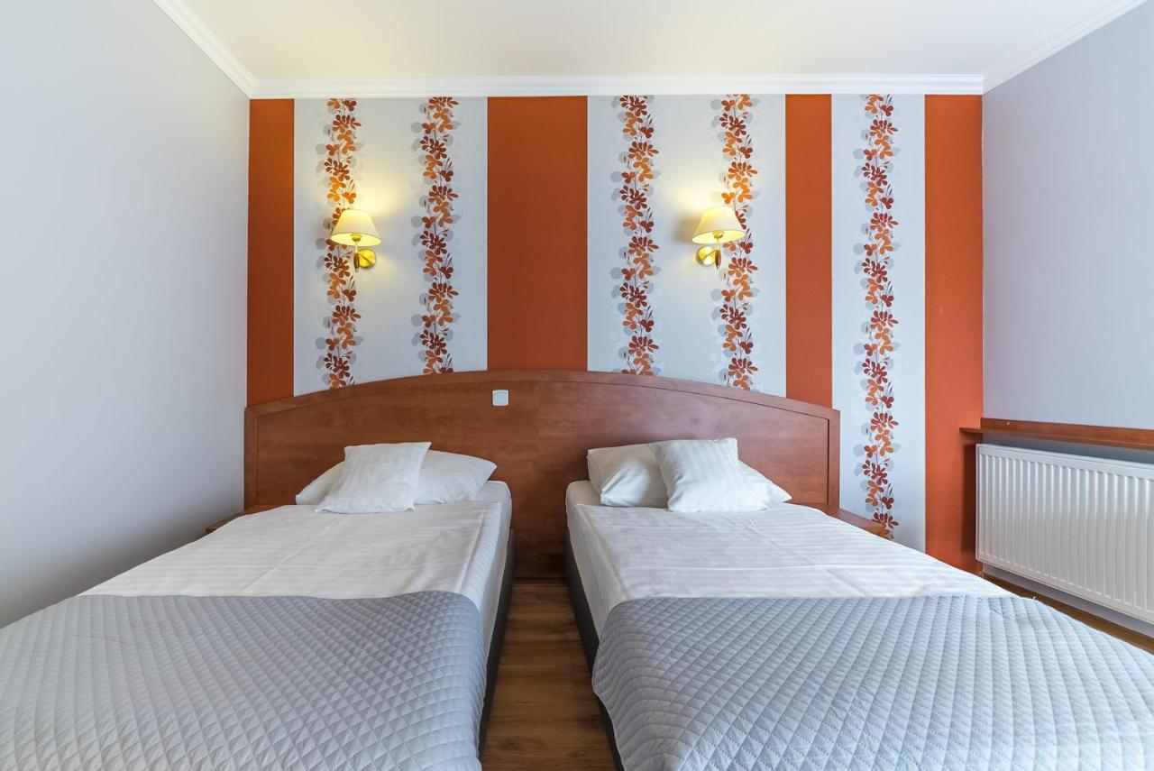 Hotel Doris Oborniki Buitenkant foto