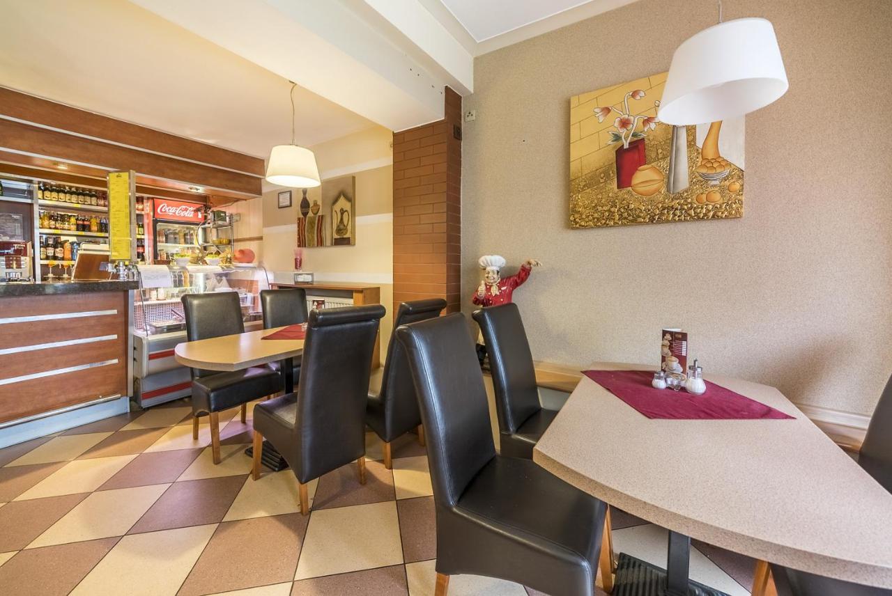 Hotel Doris Oborniki Buitenkant foto