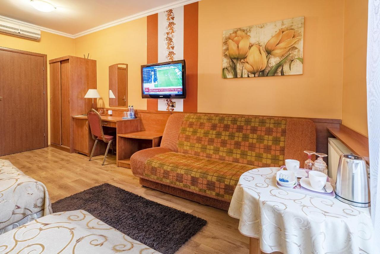 Hotel Doris Oborniki Buitenkant foto