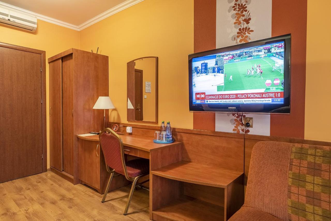 Hotel Doris Oborniki Buitenkant foto