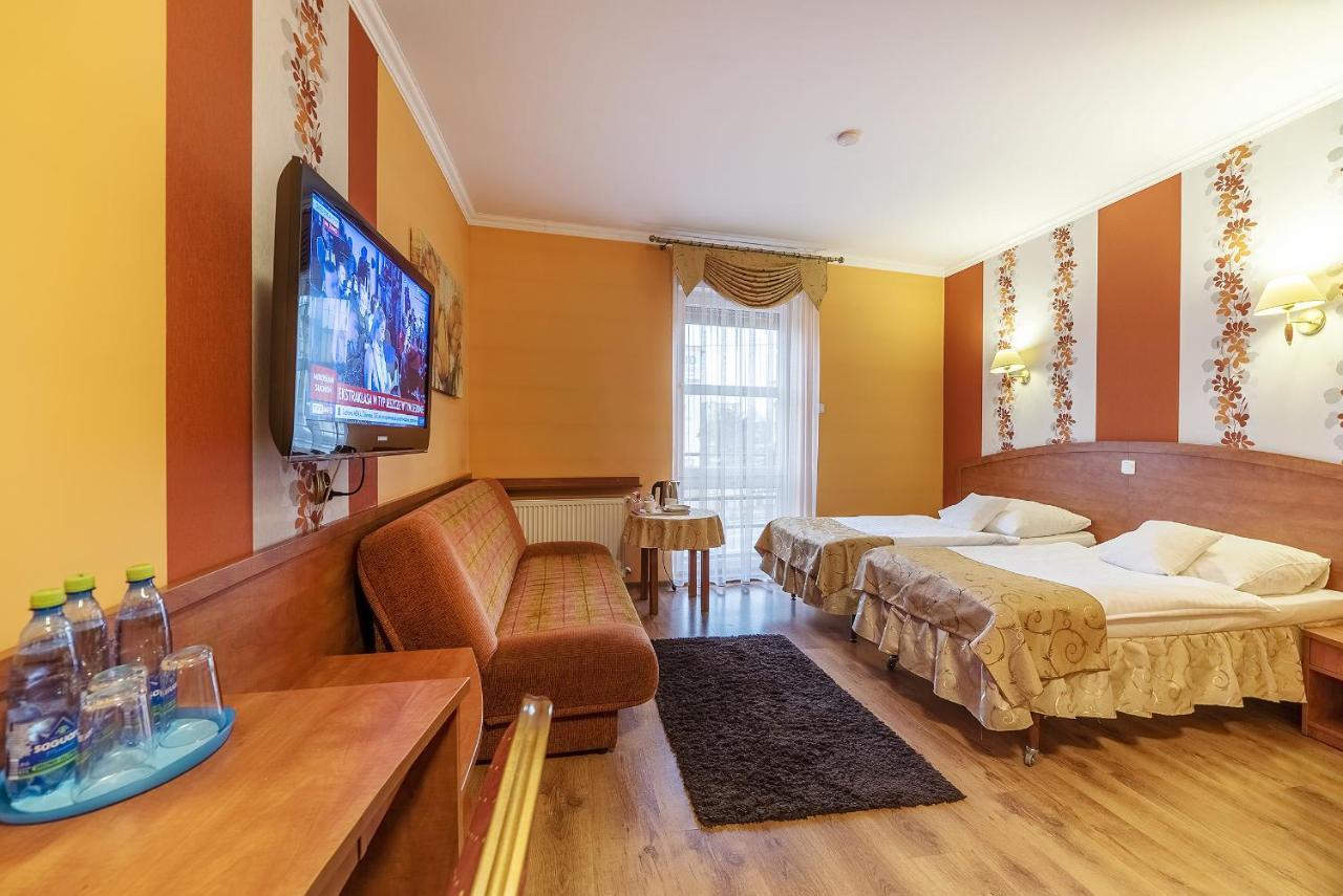 Hotel Doris Oborniki Buitenkant foto