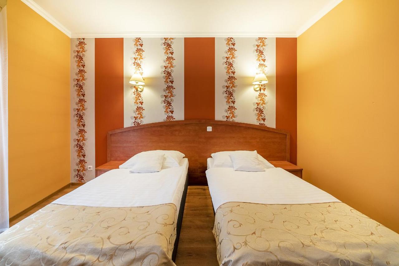 Hotel Doris Oborniki Buitenkant foto