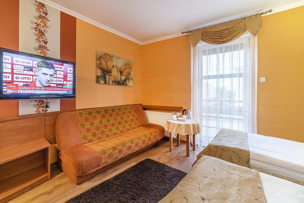 Hotel Doris Oborniki Buitenkant foto