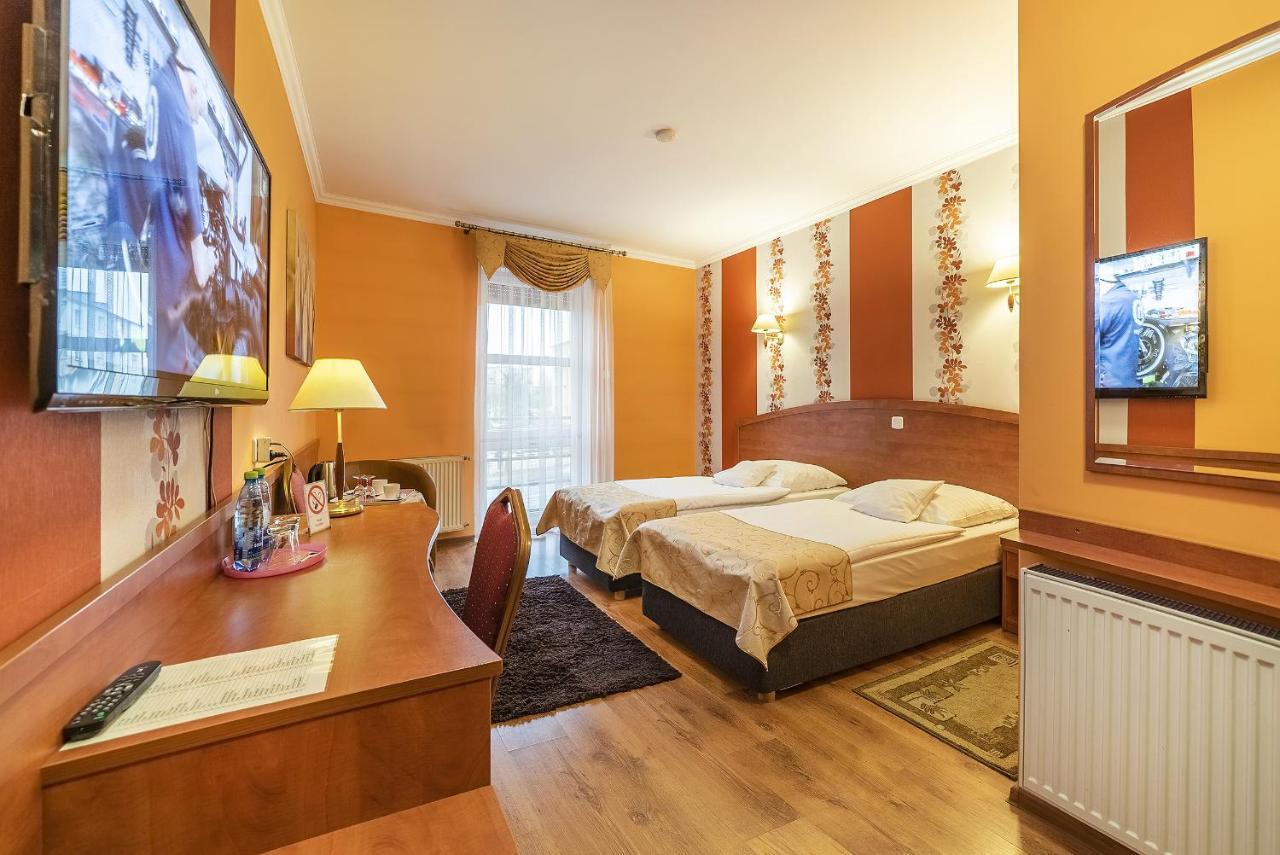 Hotel Doris Oborniki Buitenkant foto