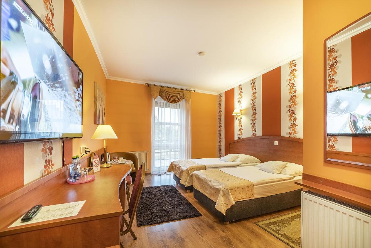 Hotel Doris Oborniki Buitenkant foto