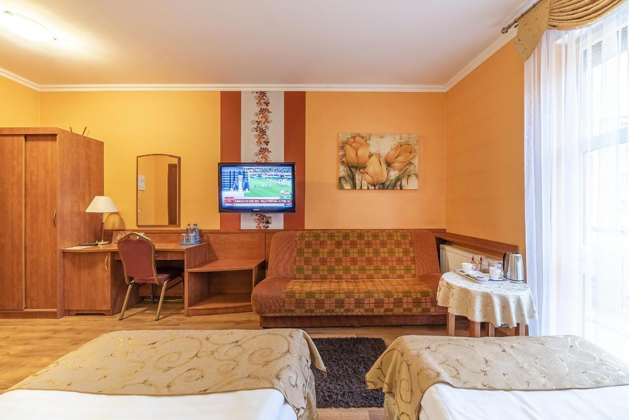 Hotel Doris Oborniki Buitenkant foto