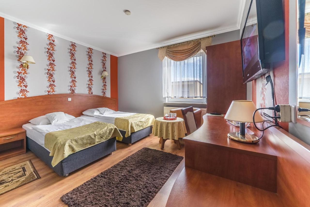Hotel Doris Oborniki Buitenkant foto