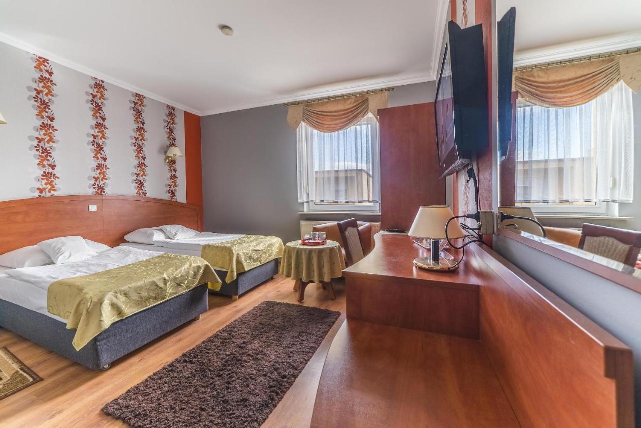 Hotel Doris Oborniki Buitenkant foto