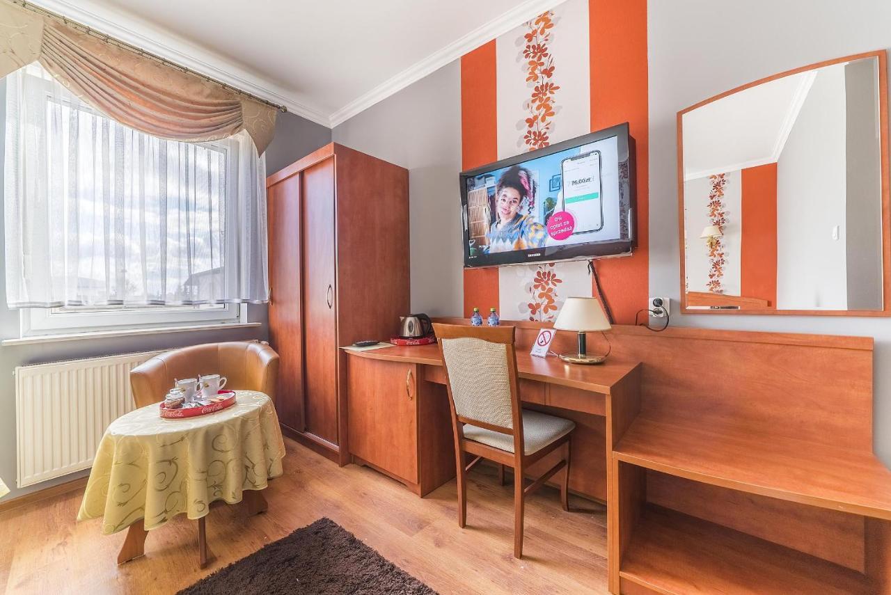 Hotel Doris Oborniki Buitenkant foto