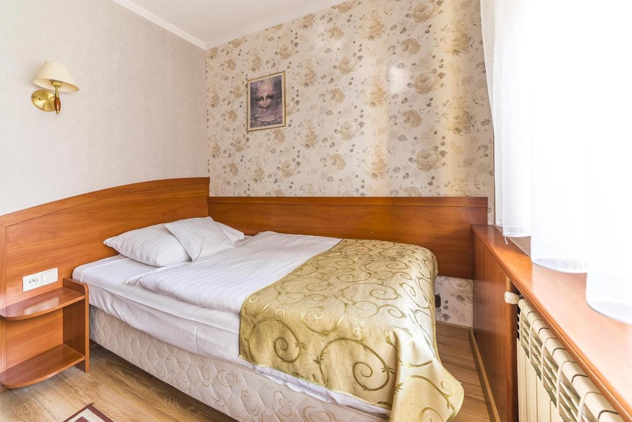 Hotel Doris Oborniki Buitenkant foto