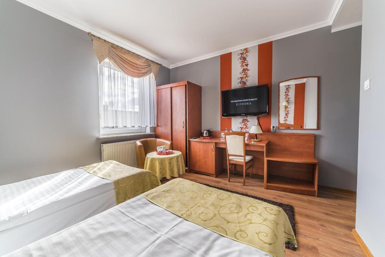 Hotel Doris Oborniki Buitenkant foto