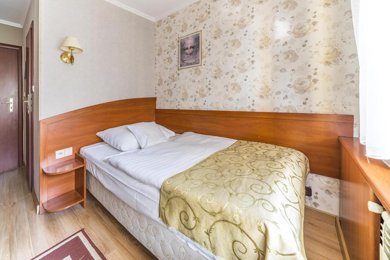 Hotel Doris Oborniki Buitenkant foto